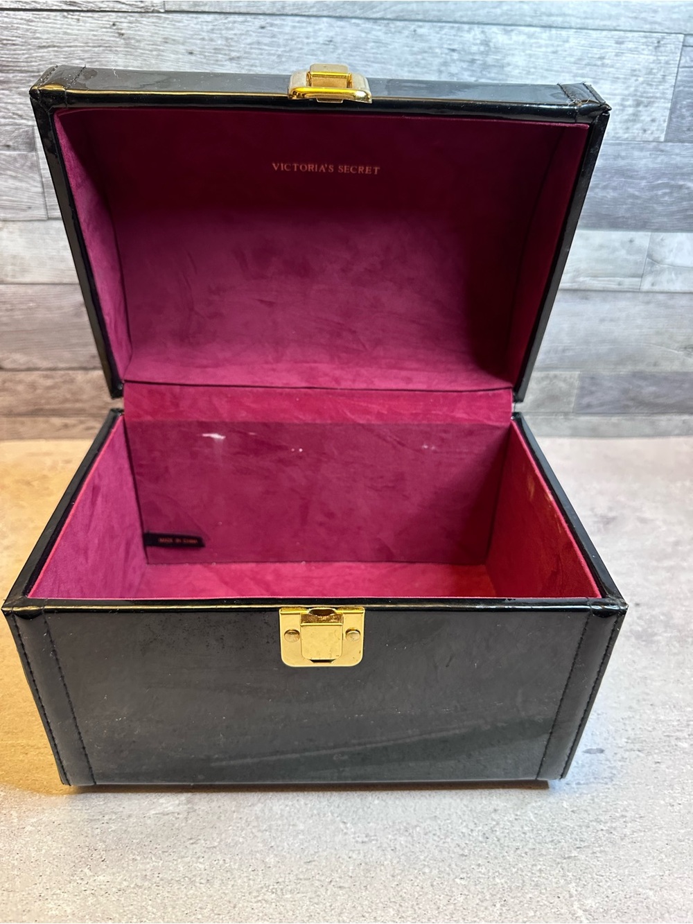 🖤 VICTORIA’S SECRET VINTAGE-STYLE VANITY CASE 🖤 - Picture 5 of 9